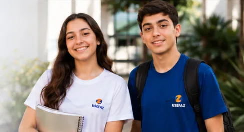 Alunos da USEFAZ utilizando recursos educacionais